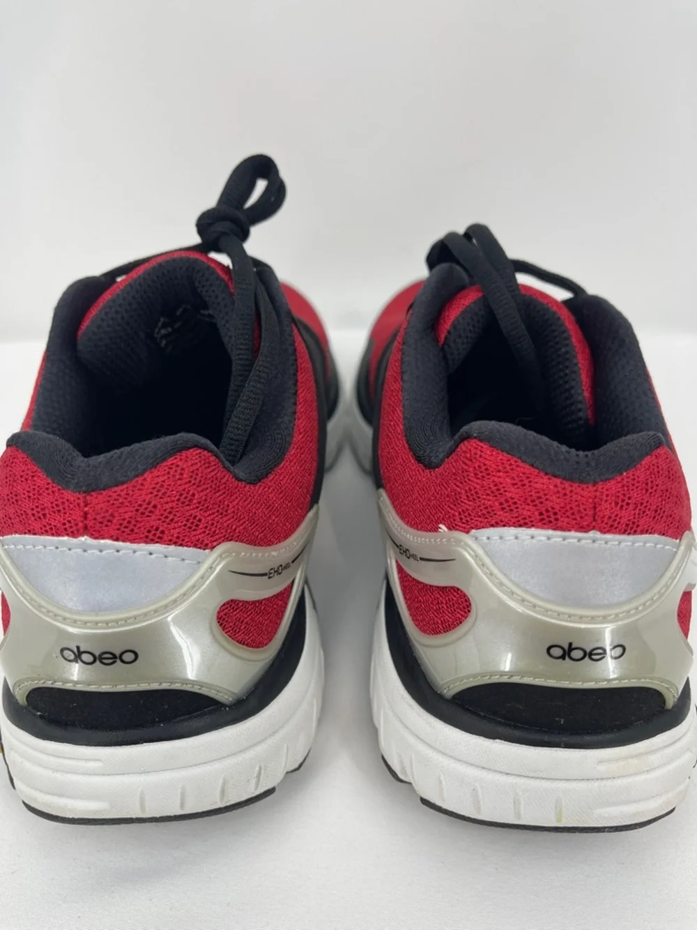 ABEO REGAL  Vibram Men's Red and Black Athletic Sneaker SIZE 9M LIKE NEW